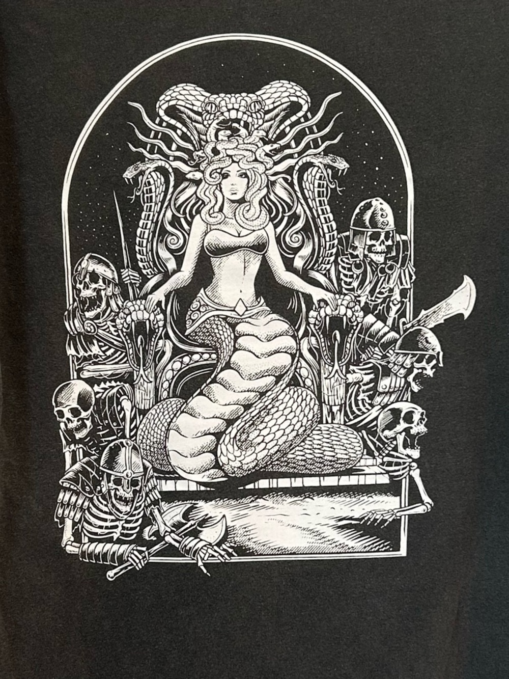 Cove Medusa’s Throne Large Gray T-shirt